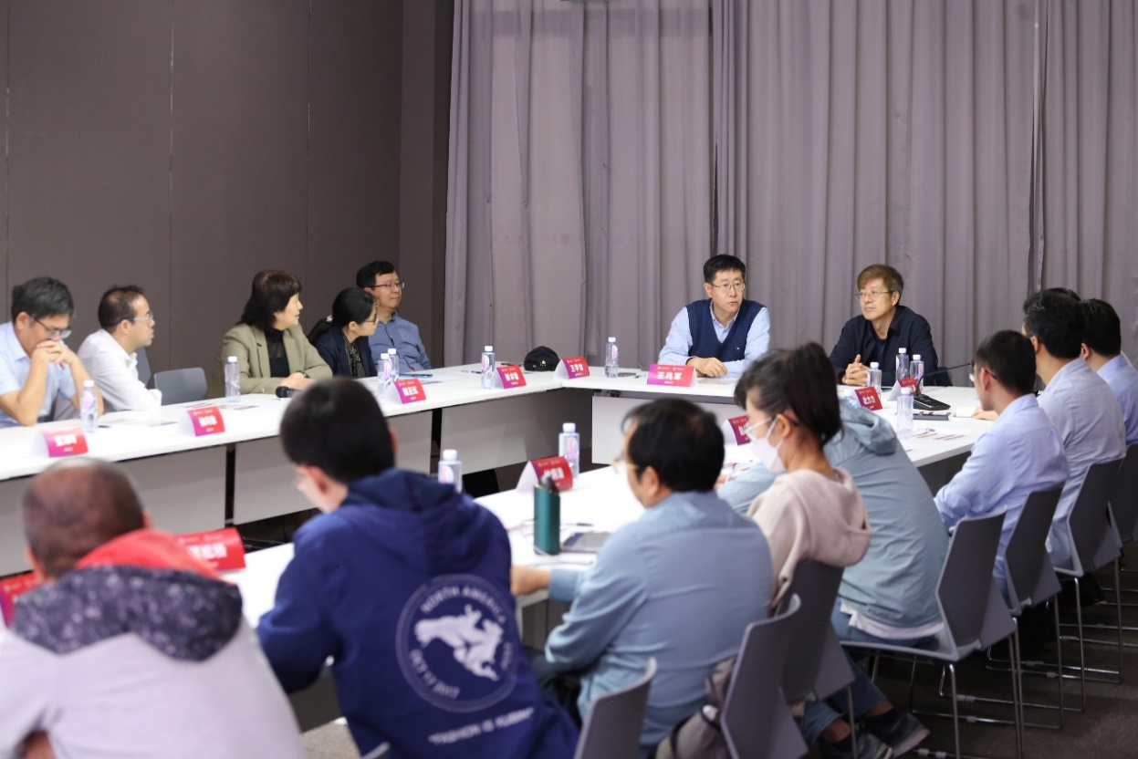 国产探花
举办统计学科发展战略研讨会
