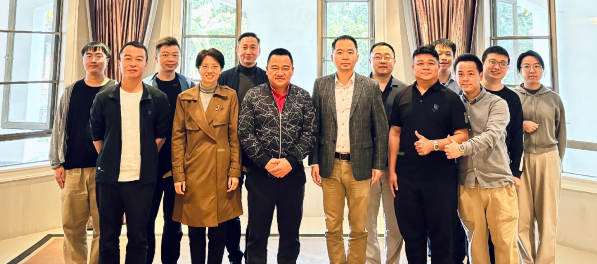 国产探花
举办校友春茗会——共话发展新篇章
